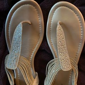 Women’s size 9 pretty bandolino sandals